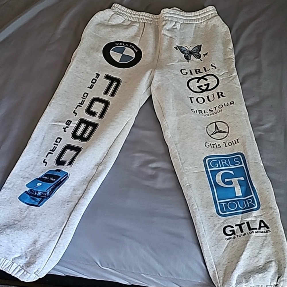SORELLA GIRLS TOUR DESIGNER
LOGO SWEATS